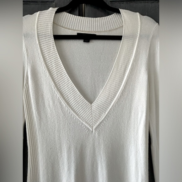 Express Ivory Winter White Deep V neck Fitted Sweater, Ivory size S - Picture 7 of 7